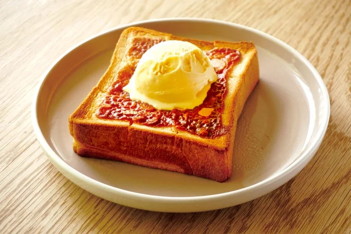 フロランタントーストにアイスクリームを載せたアレンジ