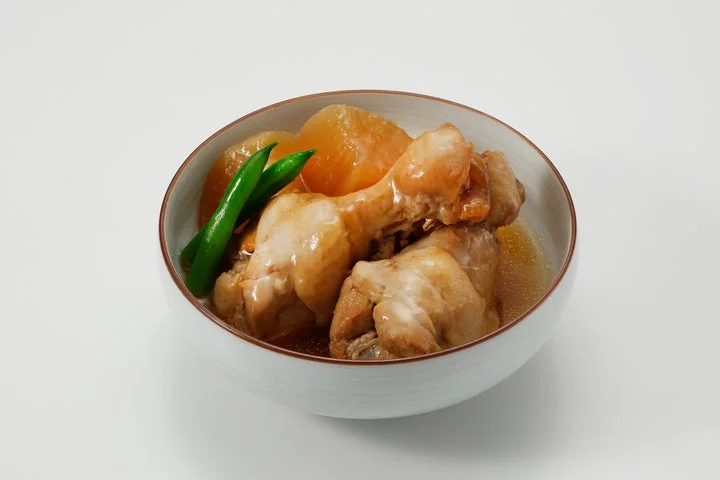 器に盛り付けられた「鶏大根」