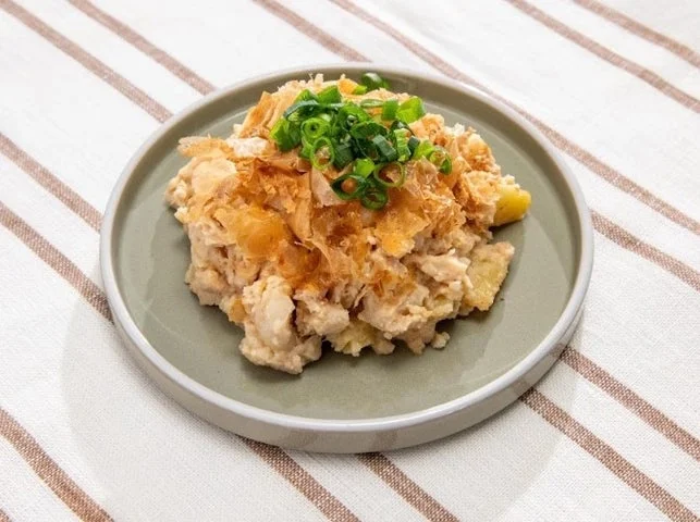 鰹節をたっぷりトッピングしたポテトサラダ