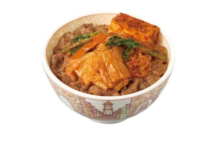 具材が乗った辛旨すきやき牛丼