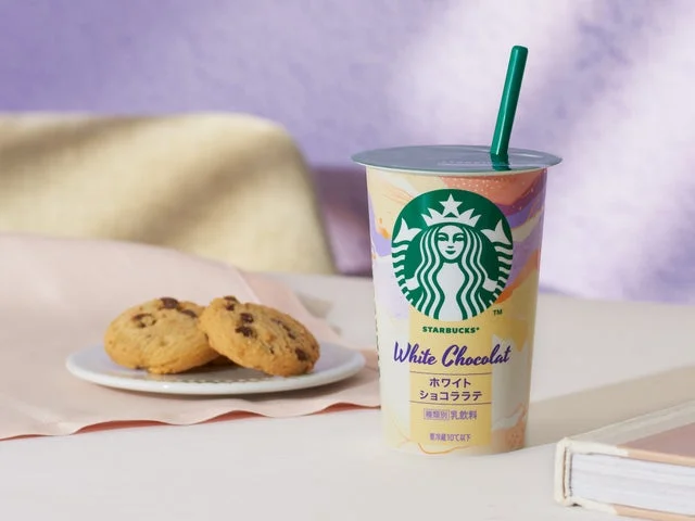 ホワイトショコララテとチョコチップクッキーの組み合わせ