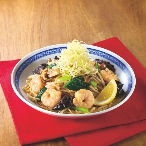 海老と野菜がたっぷり入った海南海老炒麺。