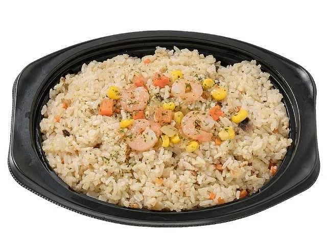 バター香る海老ピラフの海老と野菜が乗ったピラフ