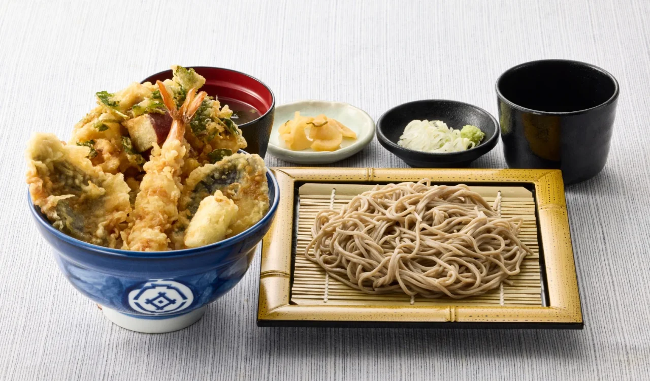 牡蠣と秋刀魚の秋味天丼と（小）藪そばサービスセット（みそ汁付）