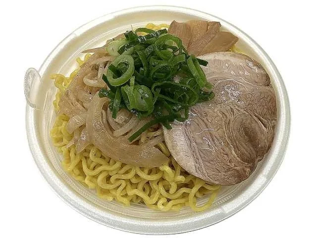 札幌すみれ監修 濃厚しおラーメンの器に盛られた塩ラーメン
