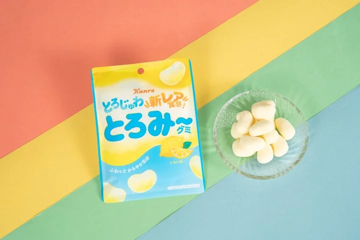 とろみ~グミ レモン味のパッケージとグミ