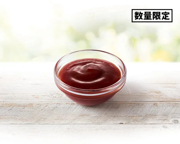 小皿に入ったバーベキューソース