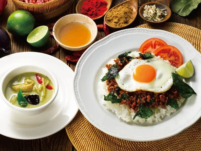 ガパオライスとグリーンカレーのセット