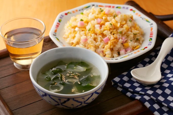 わかめスープとチャーハンのセット