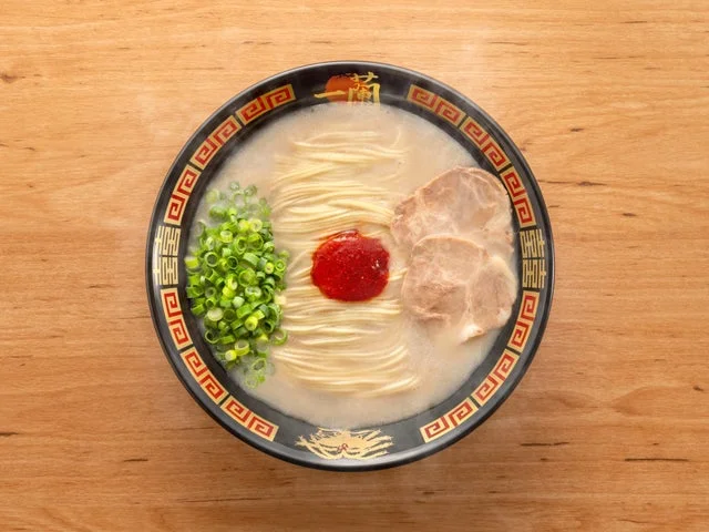 調理された一蘭ラーメンの俯瞰写真