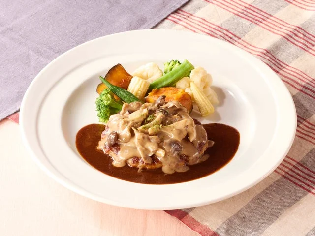 2種ソースのきのこハンバーグ