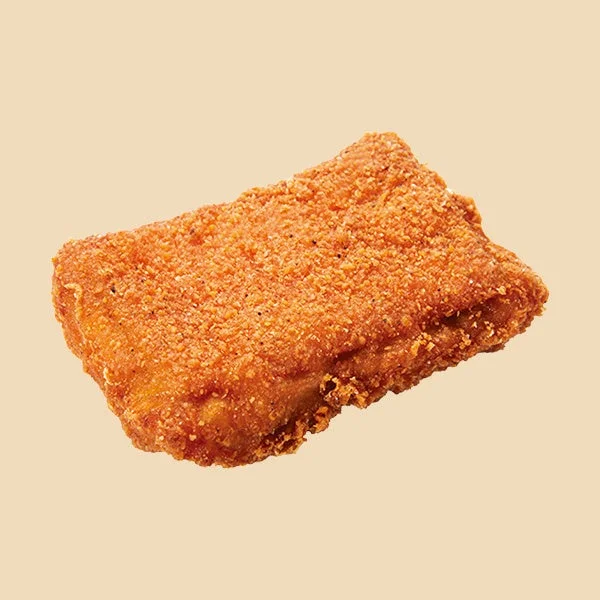 ファミチキ（レッド）の赤い衣のフライドチキン