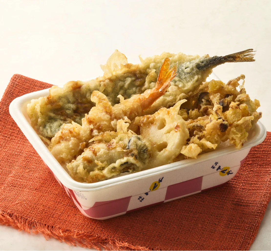 牡蠣と秋刀魚の秋味天丼弁当（お新香付）の天ぷら盛り合わせ