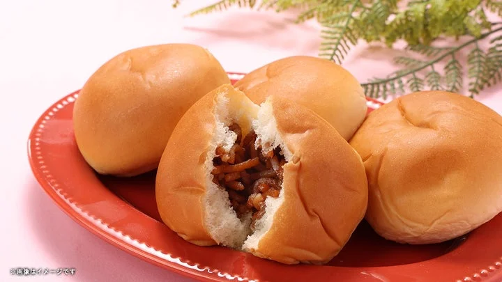 焼きそばが包まれたミニ焼きそばパン