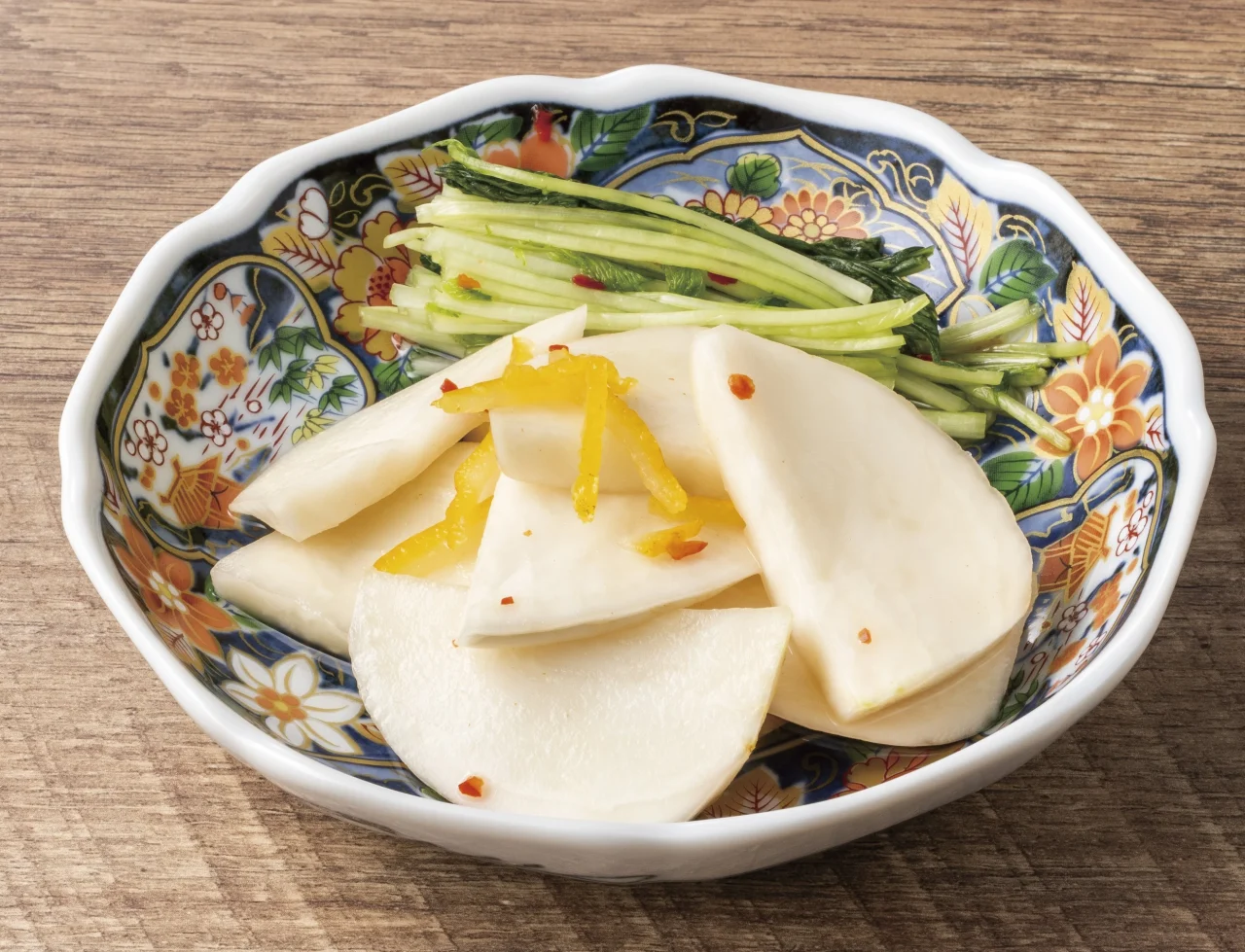 「秋かぶと水菜の浅漬け」の白い野菜と緑の葉物