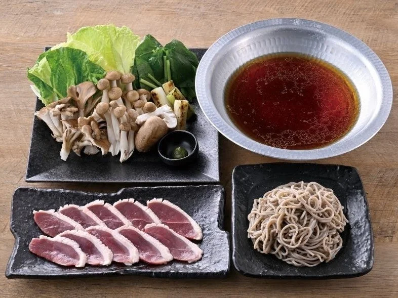 合鴨と三種茸の旨味鍋～おそば付き～の鴨肉・きのこ・そば・出汁