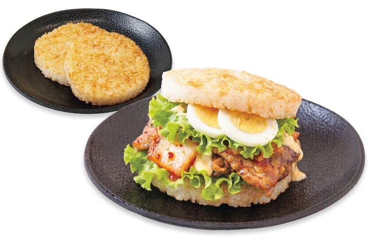 自分で具材を挟んで作る焼肉屋のライスバーガー