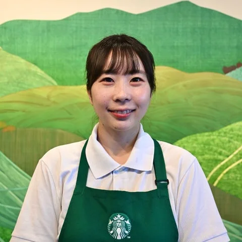 スターバックス上野恩賜公園店のパートナー岡本彩花さん
