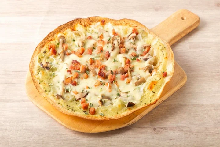 きのことベーコンのバジルピザ