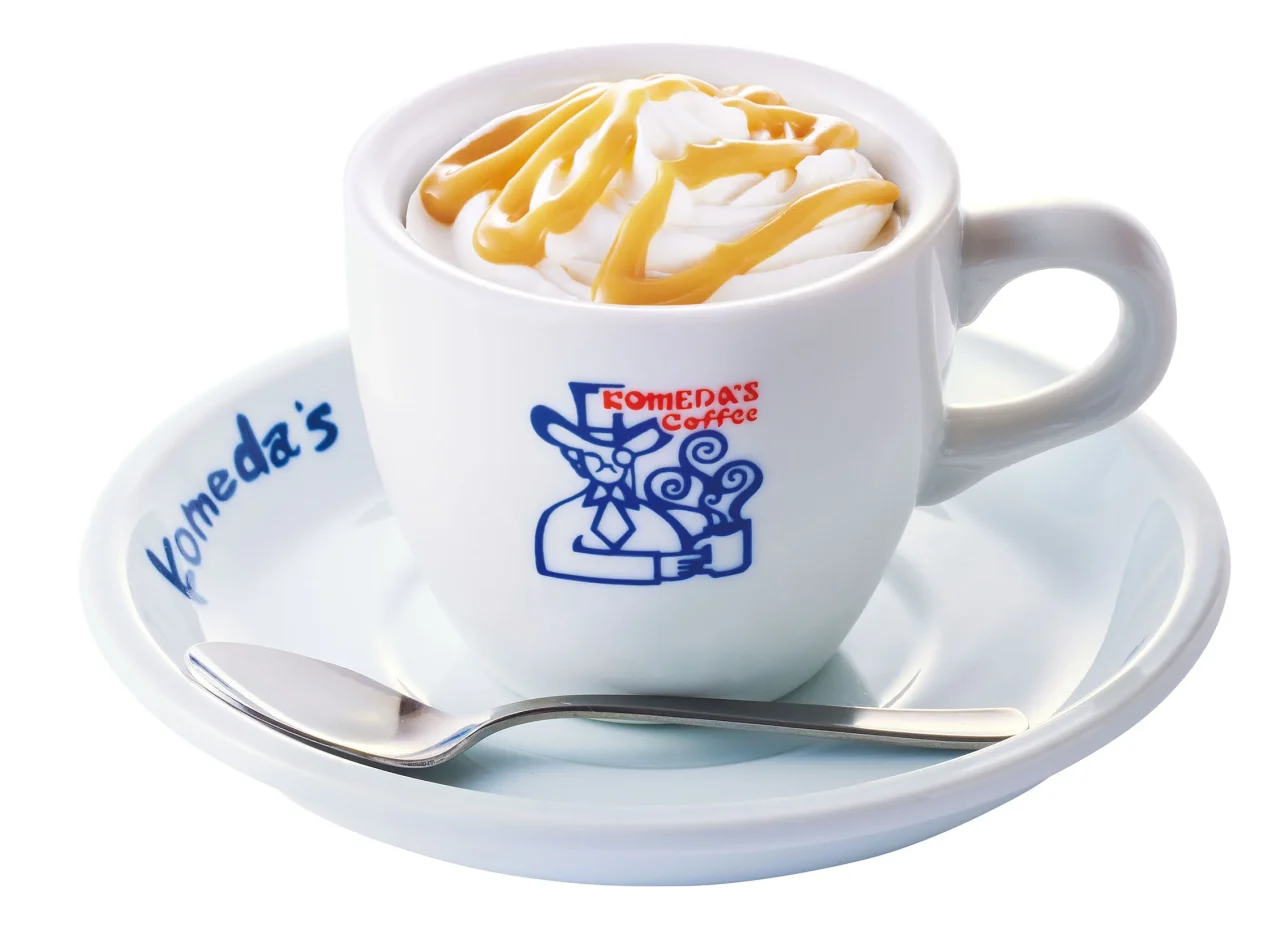 ホイップとソースがのったカップ入りドリンク