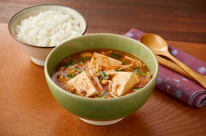 豆腐を入れた辛うまおかずスープ