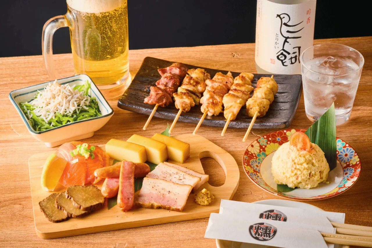 とりとんくんと燻し家もっくんの串焼き・刺身・おつまみと酒のセット
