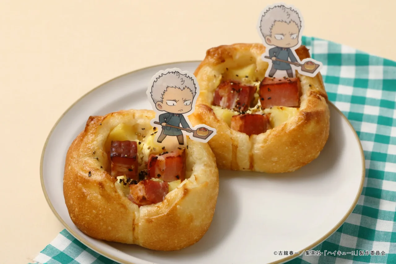 青根の鉄壁ブロックベーコンパン。ベーコンとじゃがいもをのせたパンにキャラクターピックを挿した2個