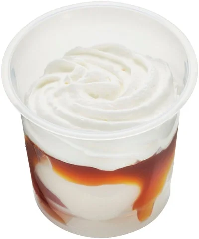 ホイップクリームがのったみたらし団子