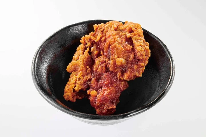 揚げたての鶏排(ジーパイ)