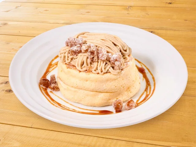和栗クリームをたっぷり絞ったリコッタパンケーキ（ジャストサイズ）