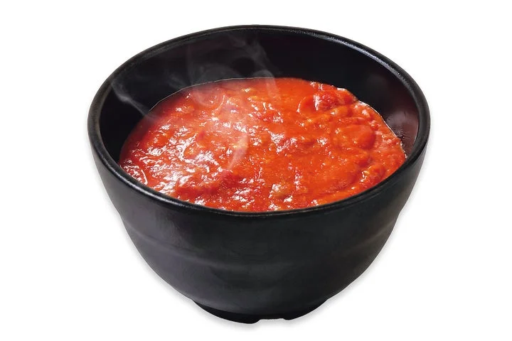 濃厚なスープのトマトカレーラーメン