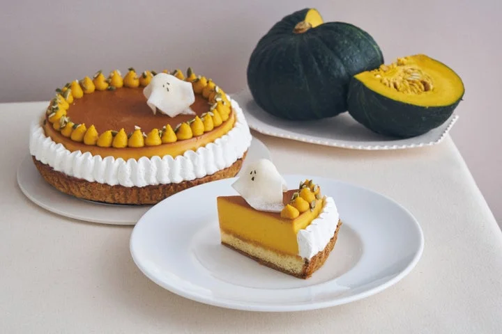 ハロウィンおばけのかぼちゃプリンパイのホールとカット