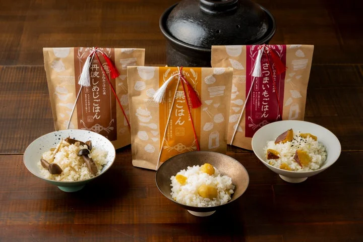 丹波しめじごはん、栗ごはん、さつまいもごはんの炊き込みごはんの素と、完成したごはん。