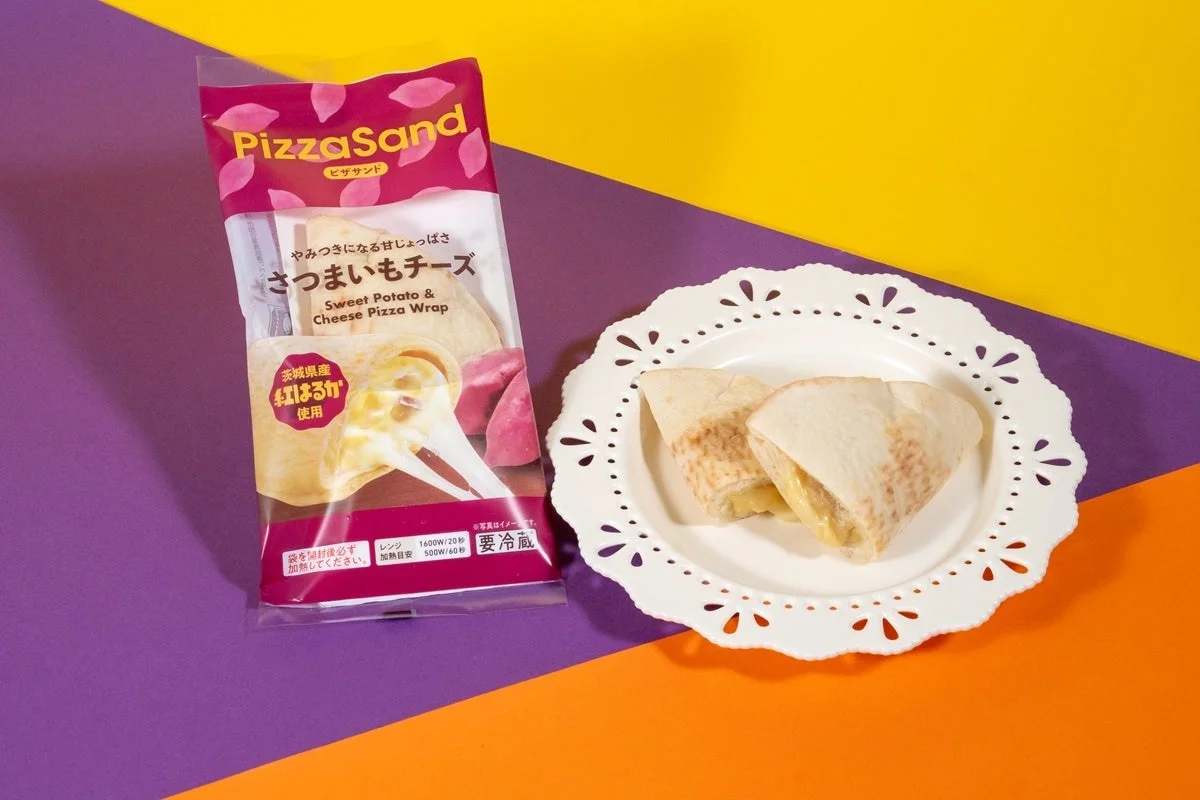 ピザサンド さつまいもチーズのパッケージと、チーズが伸びる断面の焼き上がり