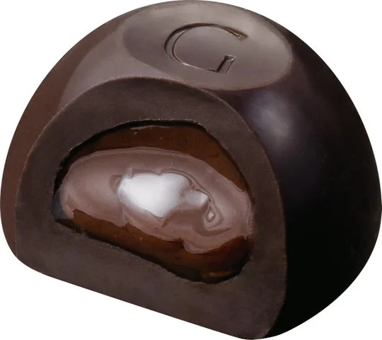 断面が見えるGショコラ ダークチョコレート カカオガナッシュ