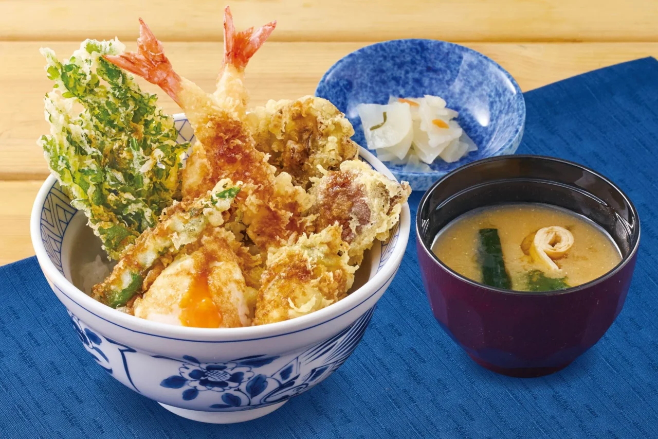 とろーり半熟卵の月見天丼(味噌汁・お新香付き)