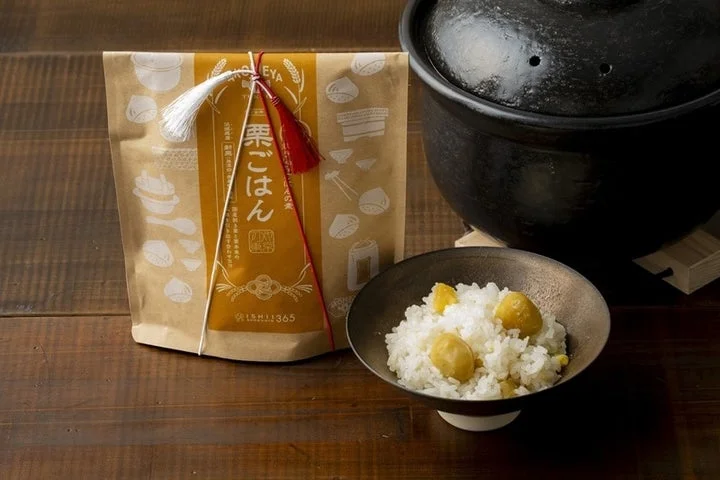 栗ごはんの素と、土鍋で炊いた栗ごはん。
