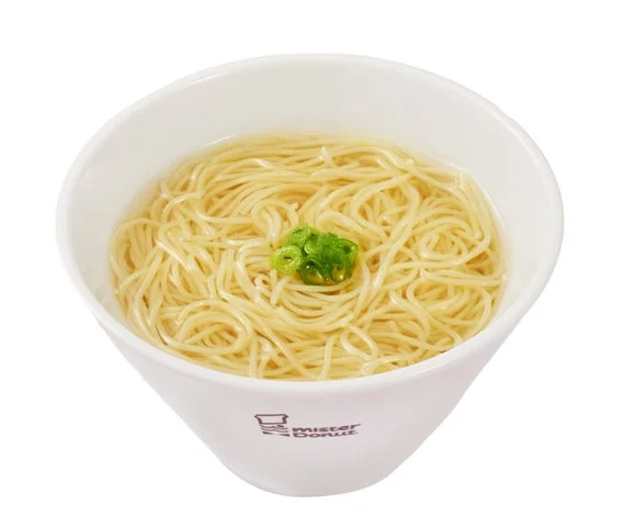 白い器に入った汁そばと中央のネギ