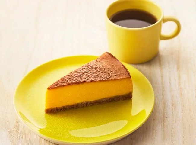 シナモンパンプキンチーズケーキとコーヒー
