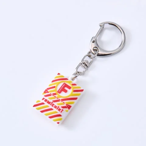ファミチキをデザインした立体ラバーキーホルダー