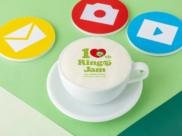 Ringo Jam 10th Anniversaryのロゴ入りカフェラテと、SNSアイコン柄のコース