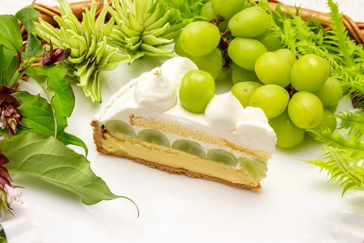 シャインマスカットのショートケーキタルトのカットピース。