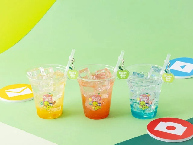 メメルデザインのストロー付きカップに入った3色の炭酸ドリンク