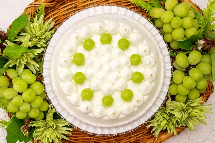 シャインマスカットのショートケーキタルトのホールケーキ。