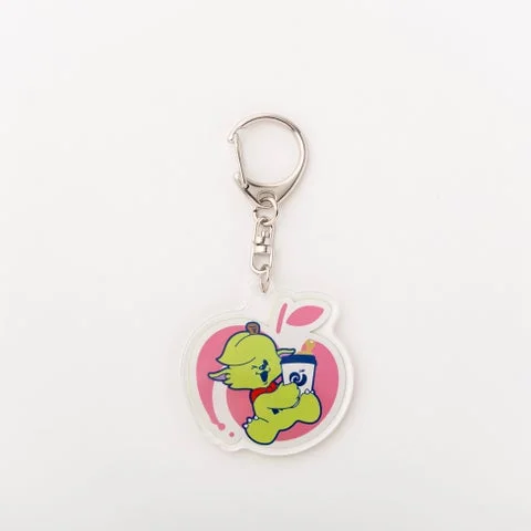 メメルが描かれたりんご型のアクリルキーチャーム