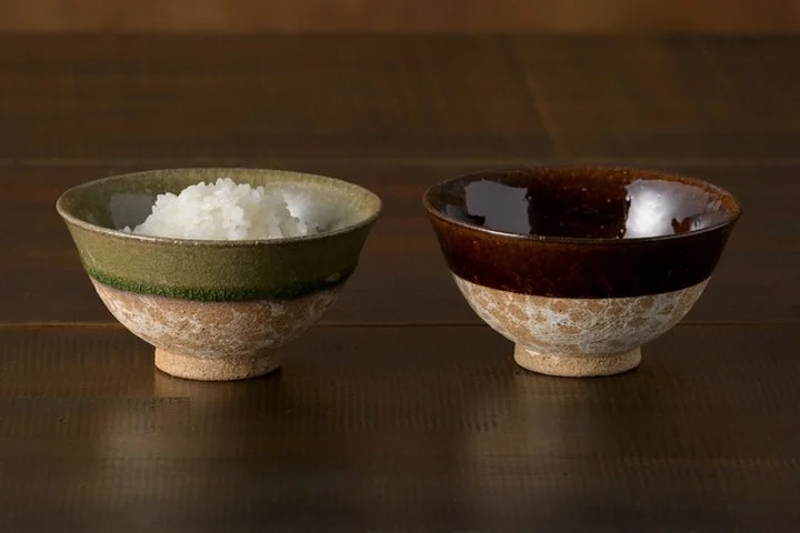 2種類の信楽焼の飯碗。