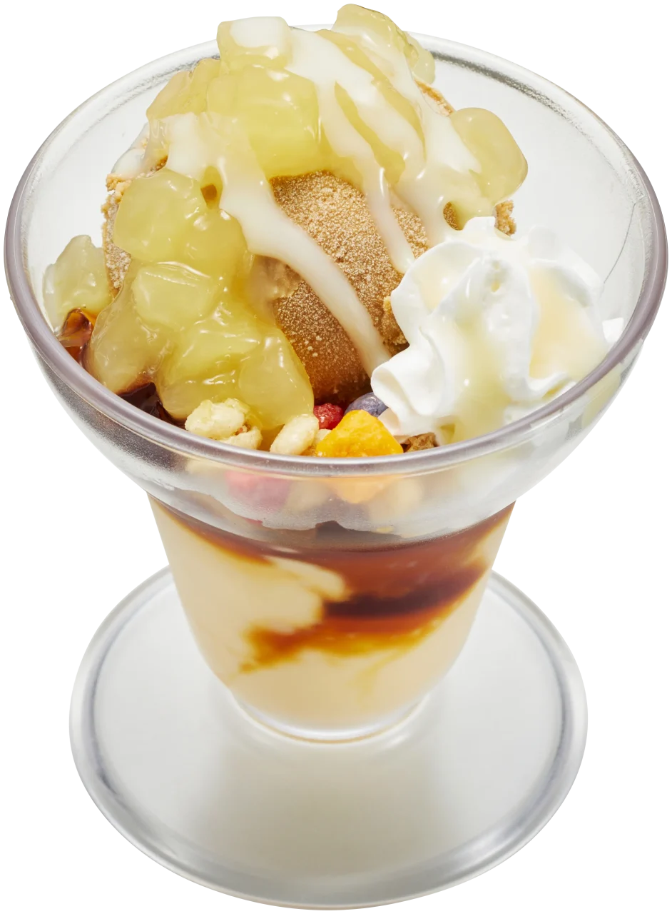 ふじりんごと紅茶ゼリーのプレミアムプリンパフェ。グラスにプリン、ゼリー、アイスを重ねたパフェ。