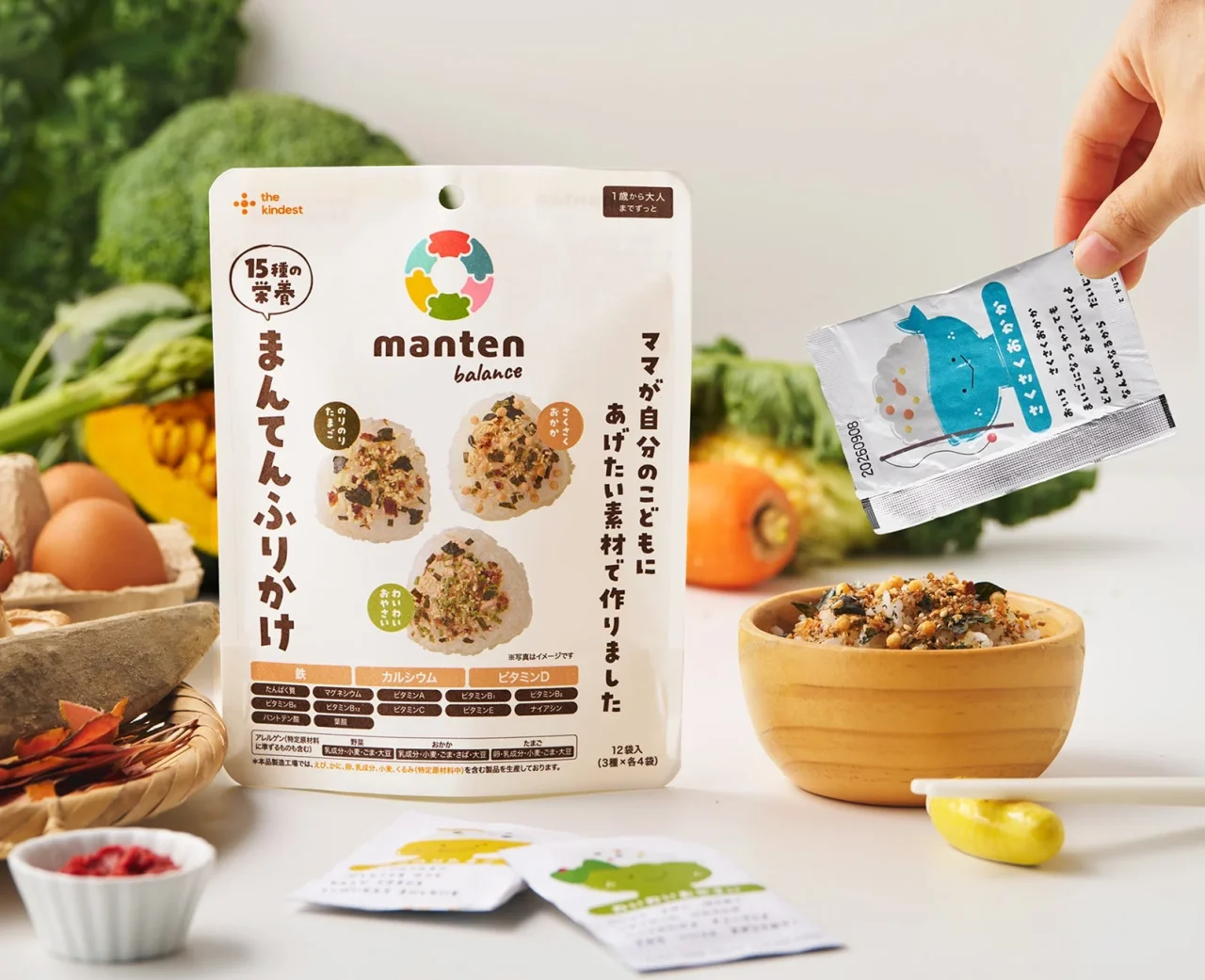 まんてんふりかけのパッケージと、ご飯にふりかけた状態のイメージ