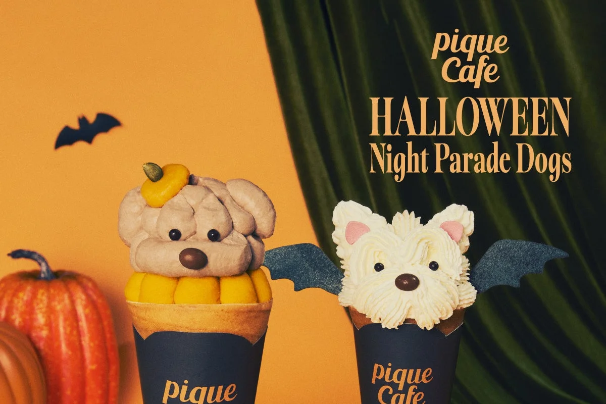 PIQUE CAFE HALLOWEEN ～Night Parade Dogs～の告知ビジュアル。犬の形をした2つのクレープが並ぶ。
