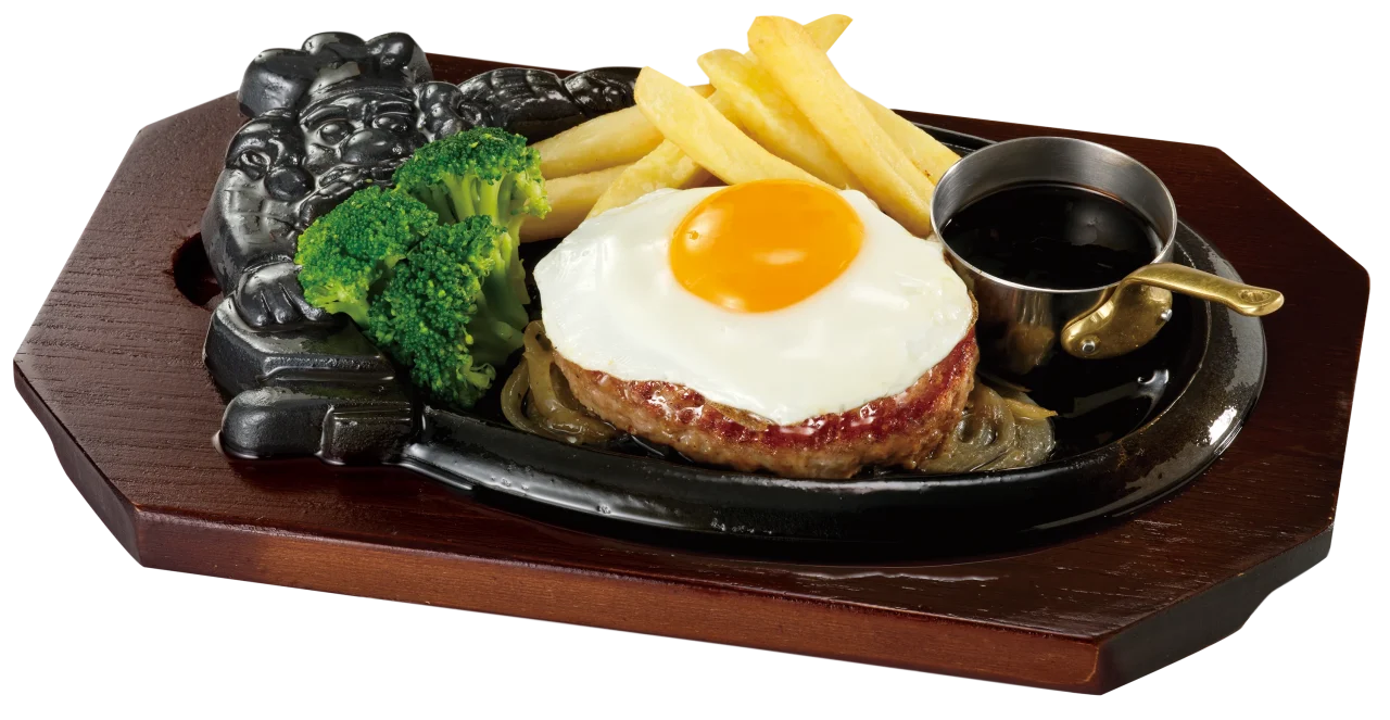 ぷるっと卵のてりたまビリーハンバーグランチ。ハンバーグに目玉焼きを乗せ、ソース、ブロッコリー、フライドポテトを添えた盛り付け。